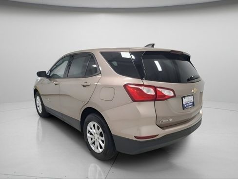 Used 2019 Chevrolet Equinox LS w/ LS Convenience Package FWD image 9