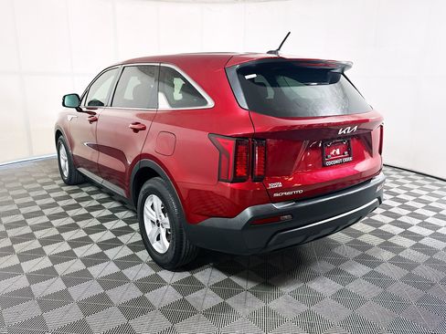 Used 2023 Kia Sorento LX FWD image 5