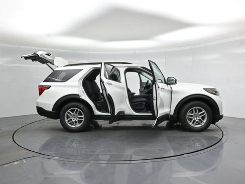 New 2026 Ford Explorer Active RWD image 4
