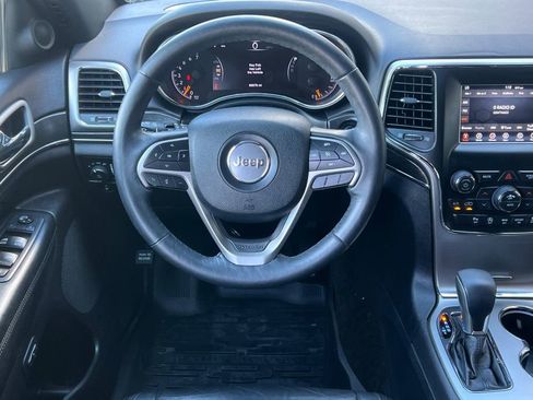 Used 2018 Jeep Grand Cherokee Limited image 16