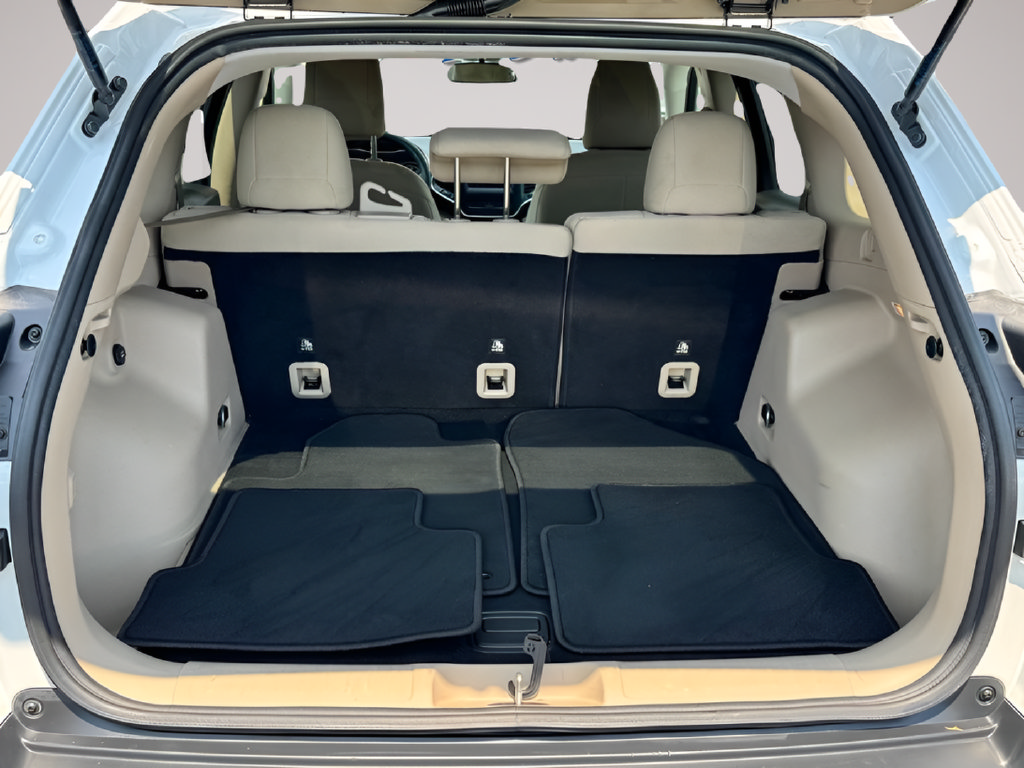 Used 2019 Jeep Cherokee Latitude w/ Popular Appearance Group FWD image 34