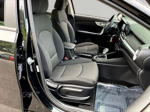 Certified 2023 Kia Forte LXS w/ LXS Technology Package FWD image 28