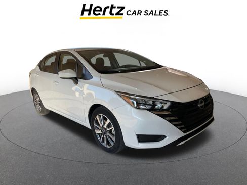 Used 2025 Nissan Versa SV image 1