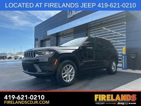 Used 2023 Jeep Grand Cherokee Laredo w/ Luxury Tech Group I image 3