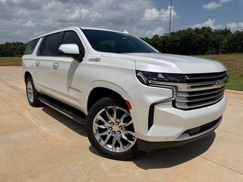 Used 2021 Chevrolet Suburban High Country AWD/4WD image 3