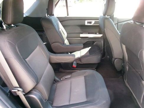 Used 2023 Ford Explorer XLT AWD/4WD image 29