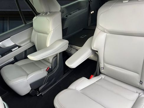 Certified 2025 Ford Expedition Active AWD/4WD image 13