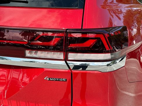 Used 2024 Volkswagen Atlas SEL Premium R-Line image 30