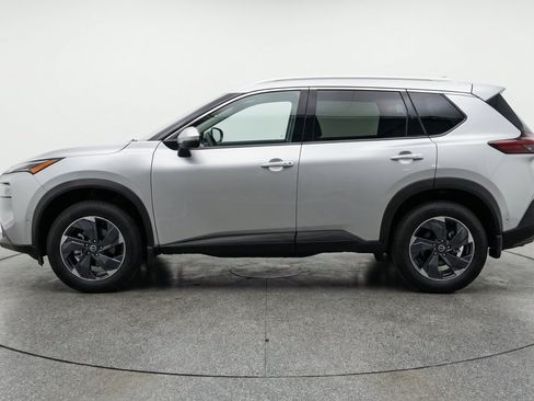 Used 2025 Nissan Rogue SV FWD image 5