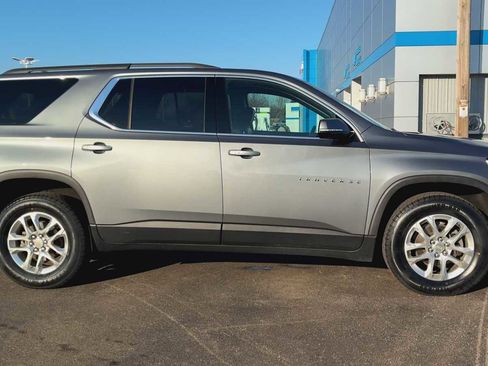 Certified 2020 Chevrolet Traverse LT w/ Driver Confidence II Package image 9