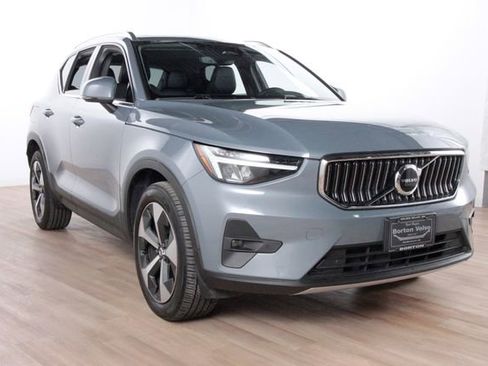 Certified 2023 Volvo XC40 B5 Plus w/ Protection Package Premier image 3