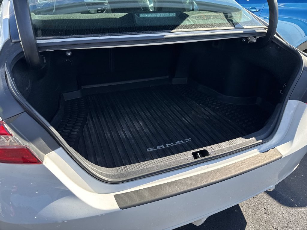 Used 2018 Toyota Camry SE w/ Convenience Package FWD image 20