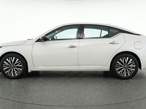 Used 2025 Nissan Altima 2.5 SV FWD image 5