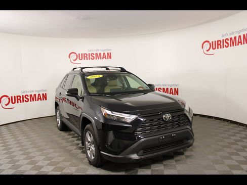 Used 2025 Toyota RAV4 XLE AWD/4WD image 11