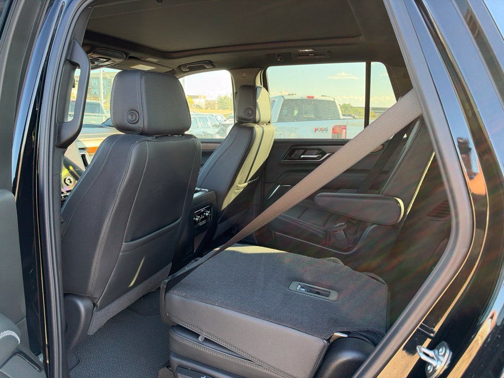 Used 2026 GMC Yukon Denali w/ Sun & Power Step Package AWD/4WD image 8