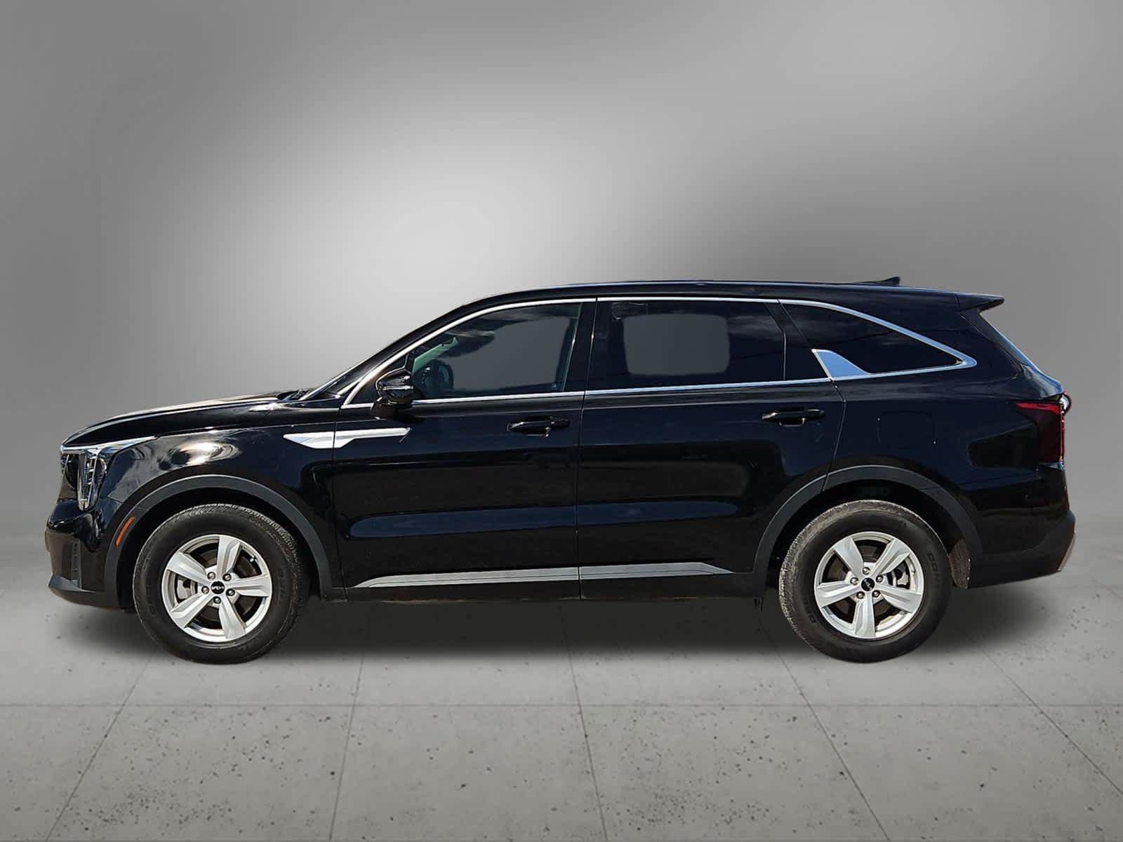 Used 2025 Kia Sorento LX FWD image 3
