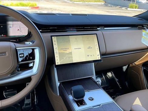New 2026 Land Rover Range Rover Long Wheelbase SE AWD/4WD image 11