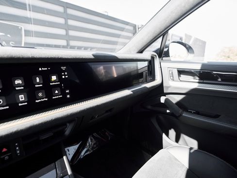 Used 2024 Porsche Cayenne Turbo GT image 82