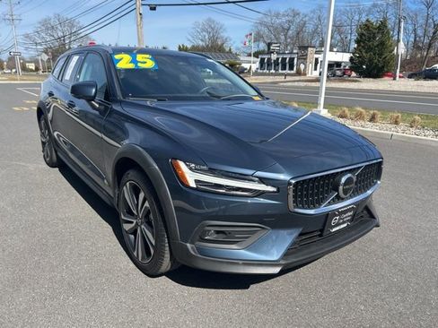 Certified 2025 Volvo V60 B5 Cross Country Plus AWD/4WD image 6