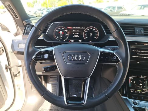 Used 2024 Audi Q8 e-tron Premium Plus image 19