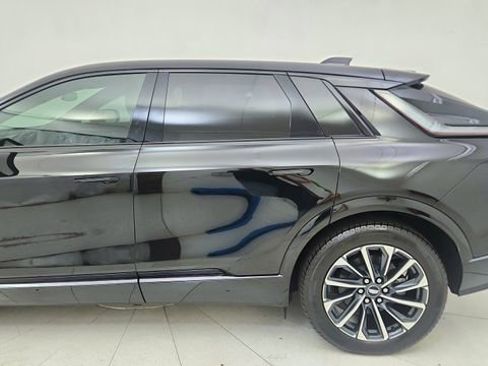 Used 2025 Cadillac Lyriq Sport AWD/4WD image 10