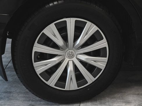 Used 2020 Toyota Camry LE FWD image 7