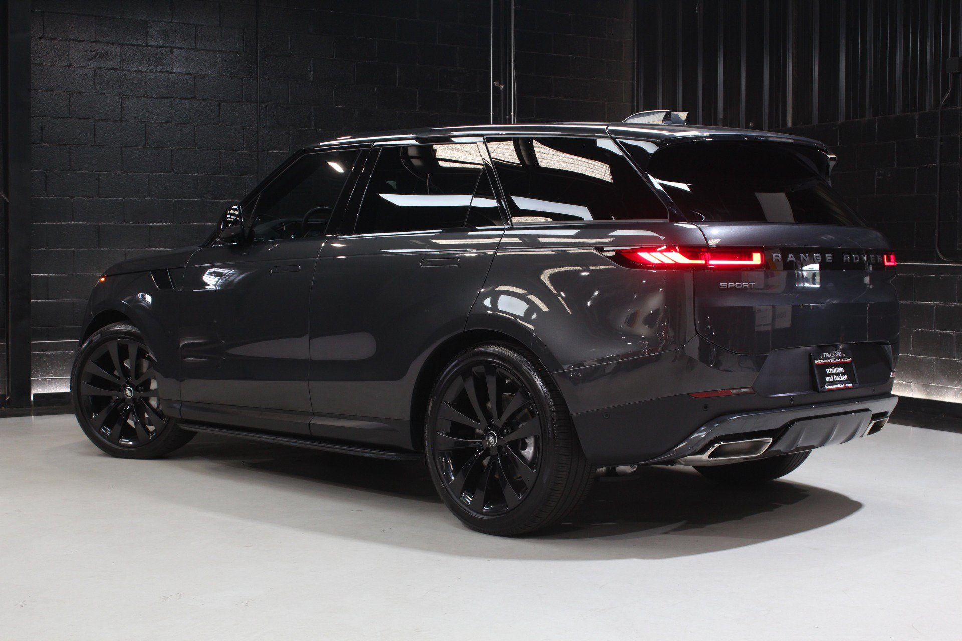 Used 2025 Land Rover Range Rover Sport SE AWD/4WD image 11