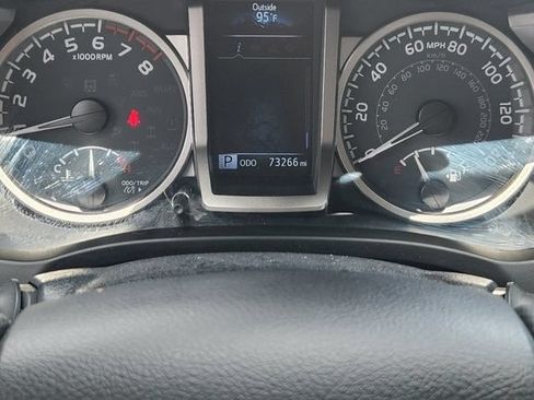 Used 2022 Toyota Tacoma SR5 RWD image 15