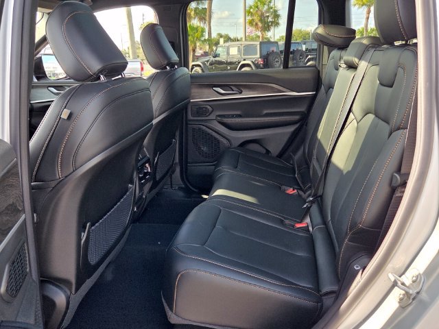 New 2026 Jeep Grand Cherokee Limited AWD/4WD image 12