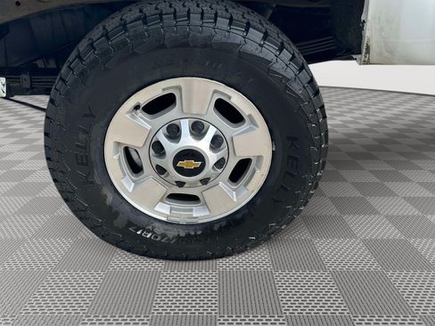 Used 2017 Chevrolet Silverado 2500 LT AWD/4WD image 32