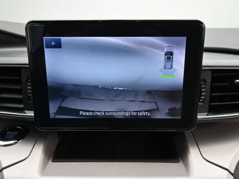 Used 2024 Ford Explorer XLT w/ Equipment Group 202A AWD/4WD image 10