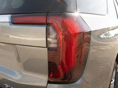 Used 2025 GMC Yukon Denali w/ LPO, Floor Liner Package image 38