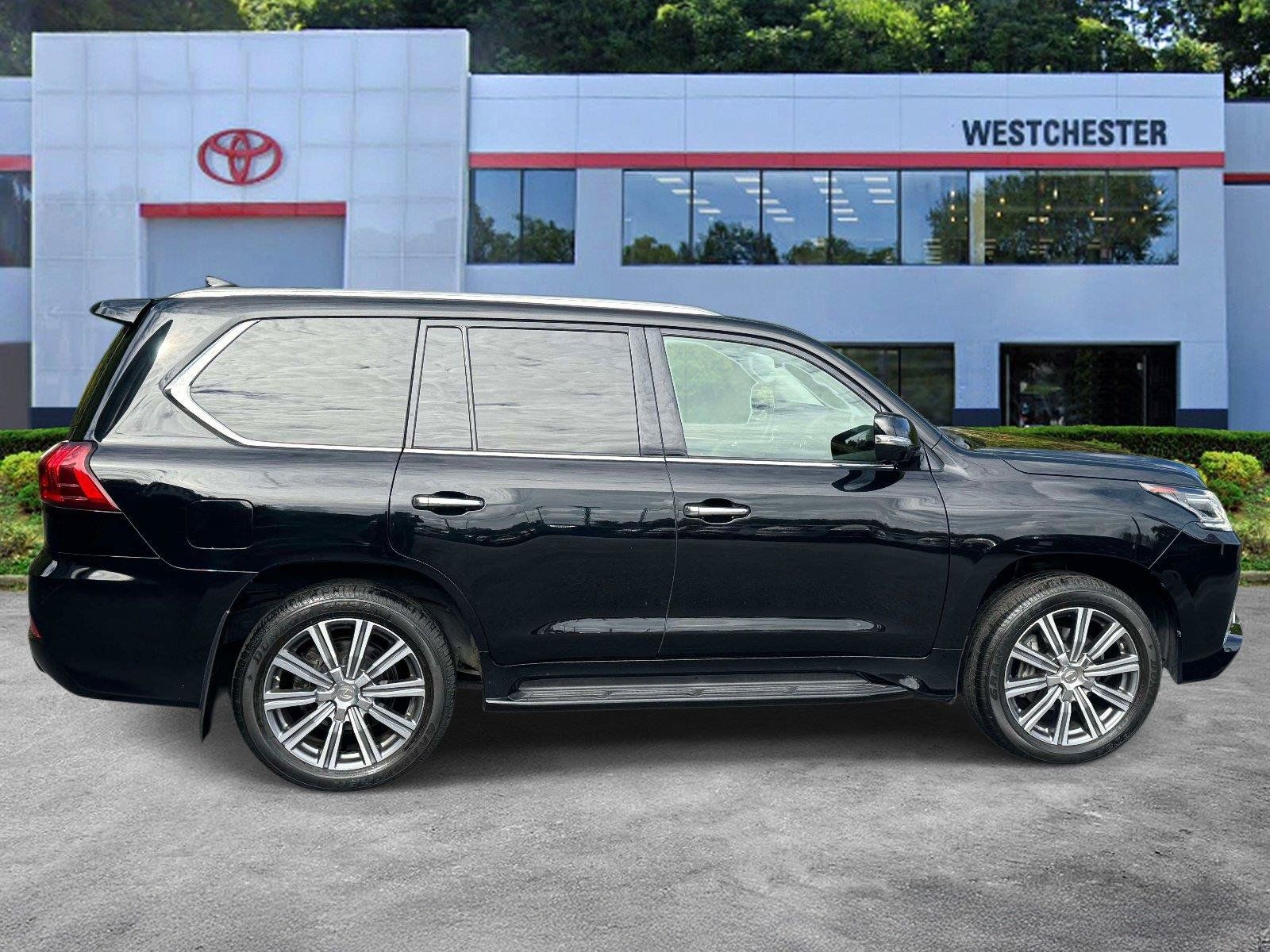 Used 2017 Lexus LX 570 4WD w/ Luxury Package image 8