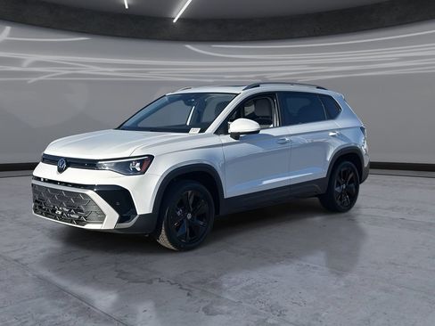 New 2026 Volkswagen Taos SE FWD image 3