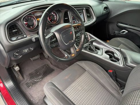 Used 2018 Dodge Challenger SXT image 26