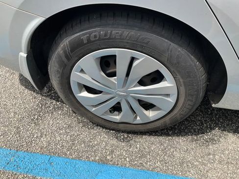 Used 2020 Nissan Versa S FWD image 11