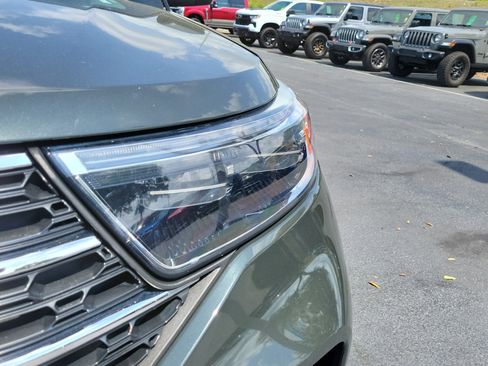 Certified 2022 Ford Explorer XLT w/ Equipment Group 202A image 3