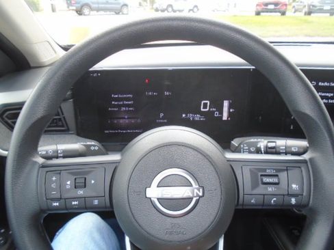 Used 2025 Nissan Kicks SV w/ SV Premium Package AWD/4WD image 17