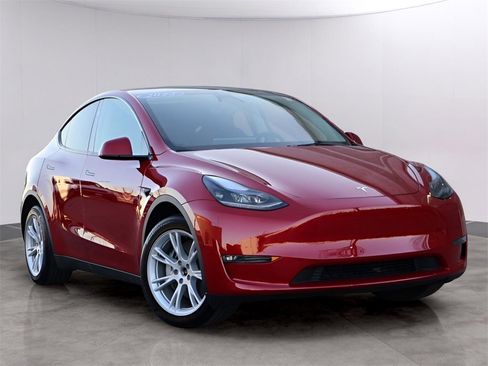Used 2023 Tesla Model Y Long Range image 1