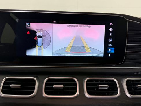 Used 2023 Mercedes-Benz GLS 450 4MATIC image 24