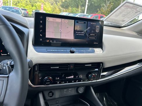Certified 2025 Nissan Rogue SL FWD image 32