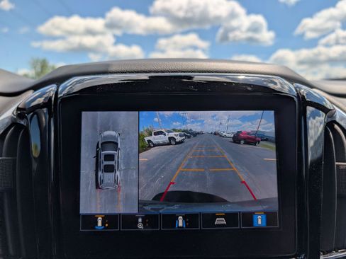 Used 2023 Chevrolet Traverse LT w/ Rear Camera Mirror Package AWD/4WD image 21