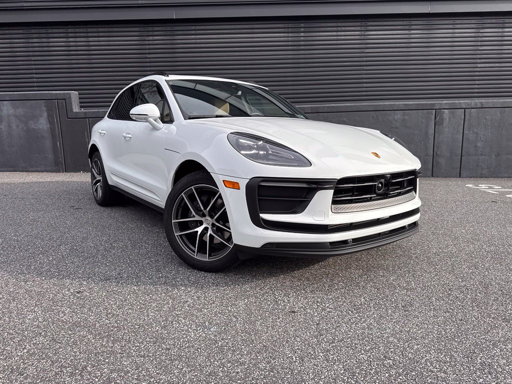Certified 2026 Porsche Macan AWD/4WD image 11