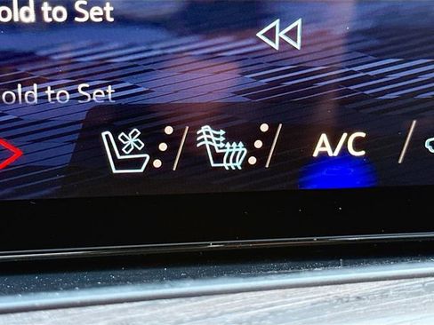 New 2025 Chevrolet Suburban Premier image 22