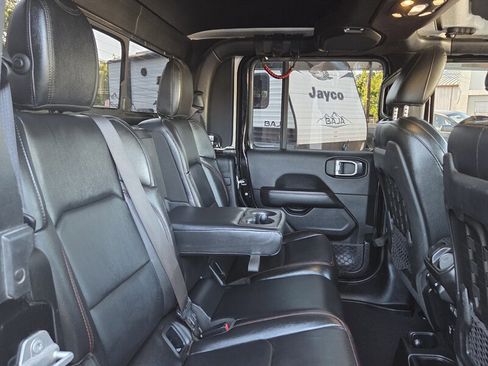 Used 2020 Jeep Gladiator Rubicon w/ Uconnect 4C Nav & Sound Group image 24