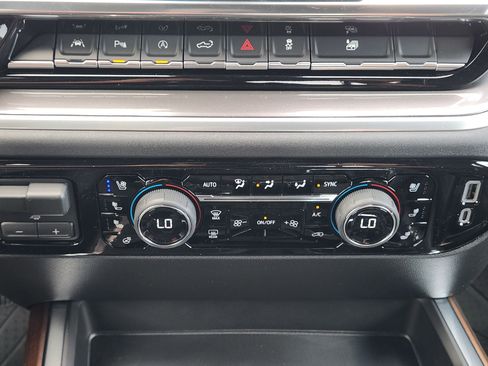 New 2026 Chevrolet Silverado 1500 High Country w/ High Country Premium Package AWD/4WD image 14