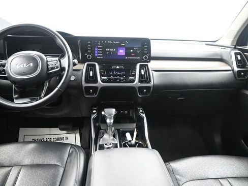 Certified 2022 Kia Sorento EX w/ Panoramic Sunroof Package image 34