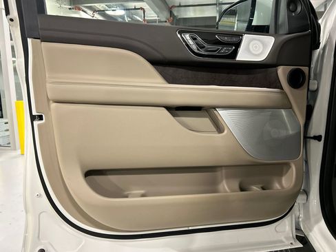 Used 2022 Lincoln Navigator L Reserve AWD/4WD image 9