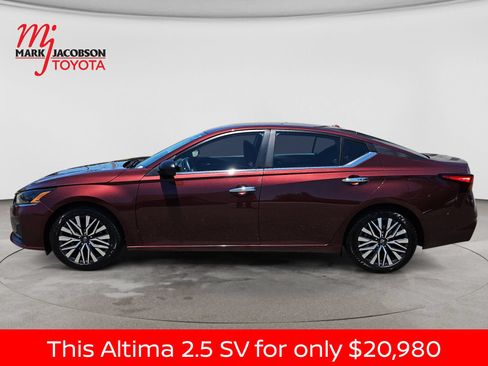 Used 2025 Nissan Altima 2.5 SV FWD image 15