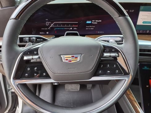 Used 2025 Cadillac Escalade Premium Luxury Platinum image 21